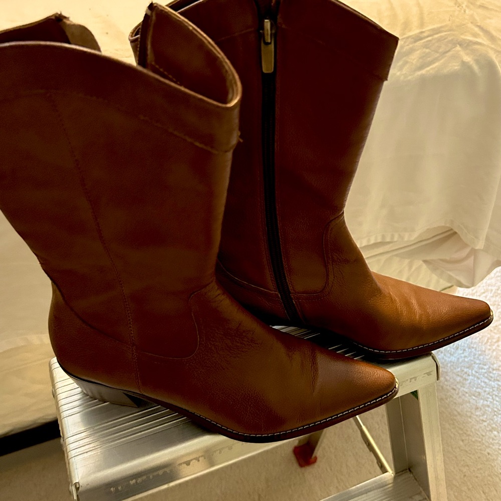 Anne Klein Western tan boots